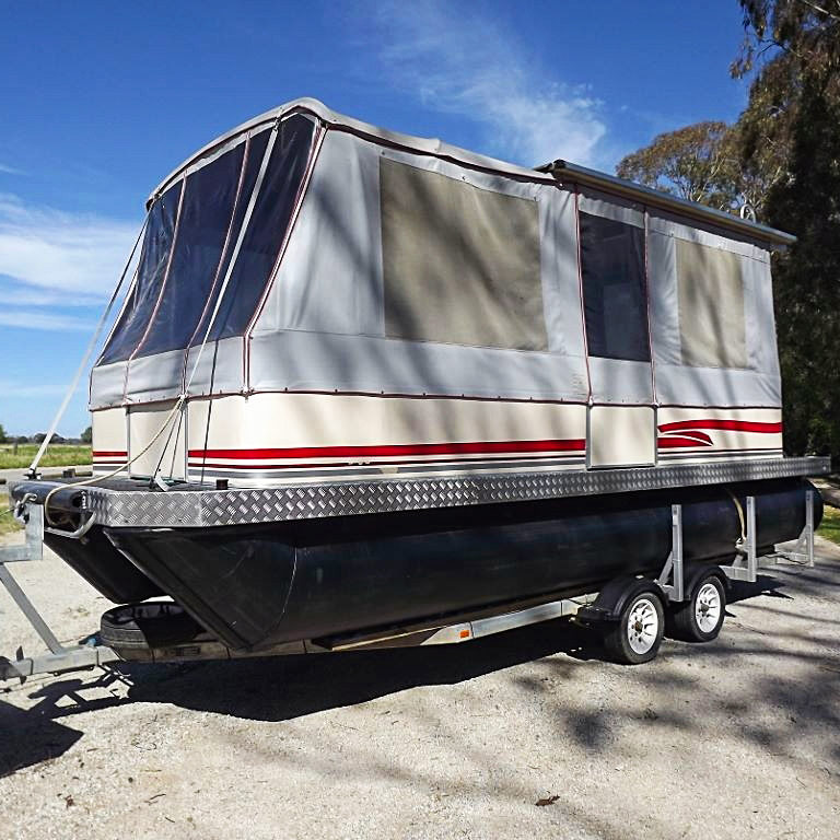 custom-poly-pontoons-g&m-poly